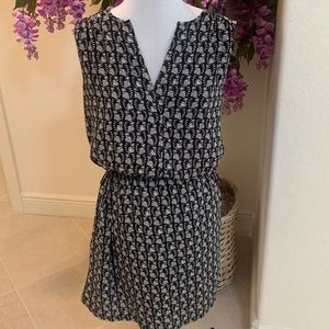 Gap black and white line sleeveless dress